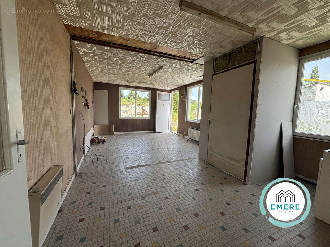 Maison 327 m² à Saint-Senier-De-Beuvron  - photo 5