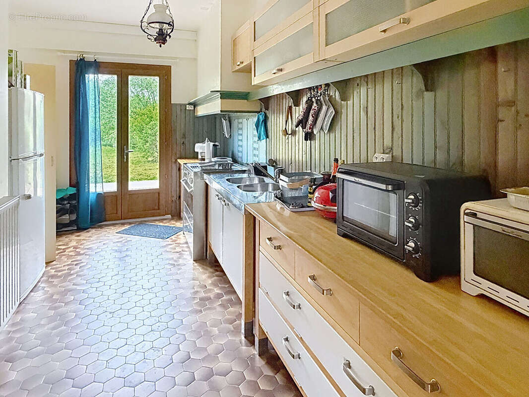 Belle maison de 250m² avec piscine dans environnement privilégié - photo 8