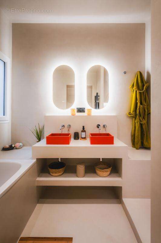 Appartement 4 pièces – 98 m² (HC) – Balcon – Aperçu mer – Vendu entièrement meublé - photo 12