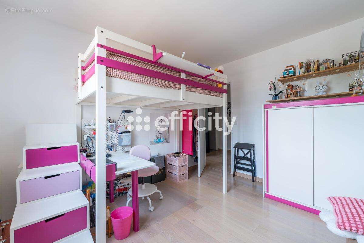 Appartement à VILLE-D'AVRAY