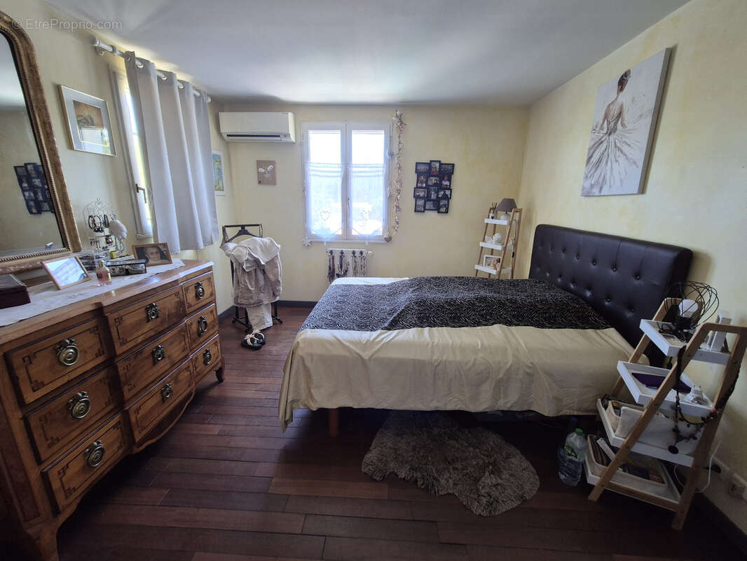 Maison à LE REVEST-LES-EAUX