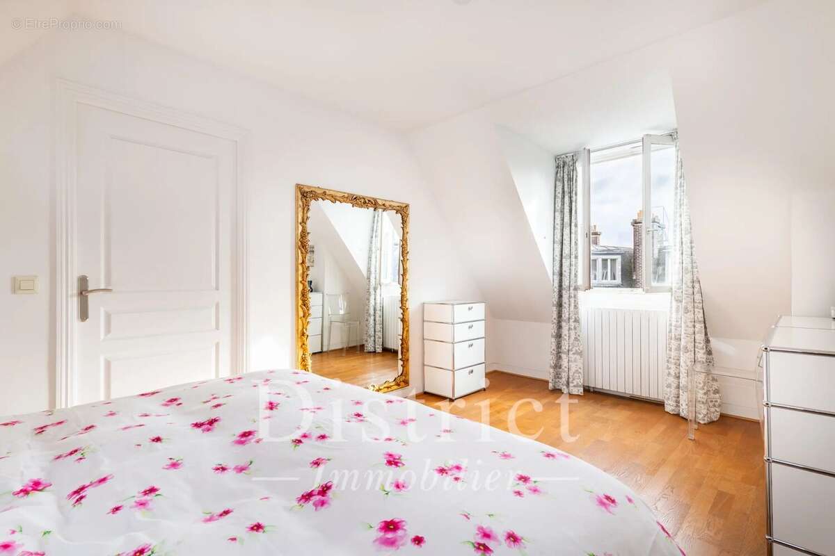 Appartement à PARIS-8E