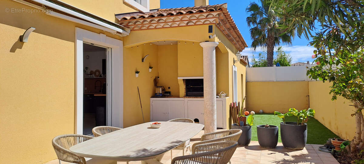 Maison à MAUGUIO