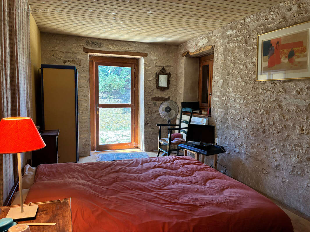 Maison à CASTELNAU-MONTRATIER