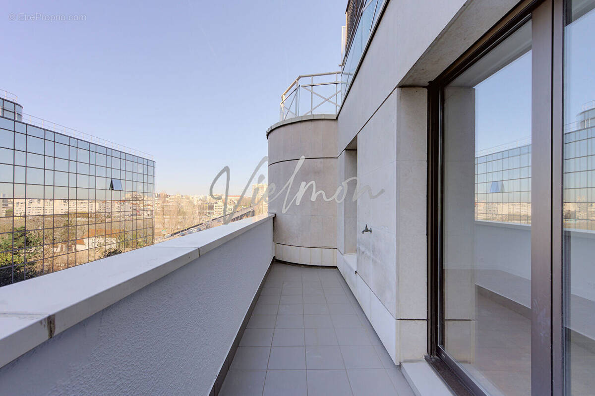 Appartement à LEVALLOIS-PERRET