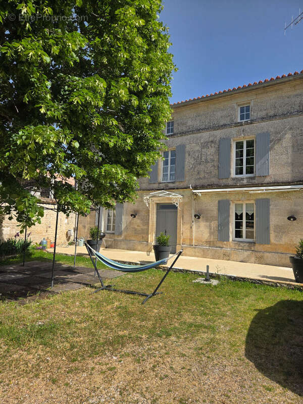 Maison à FLEAC
