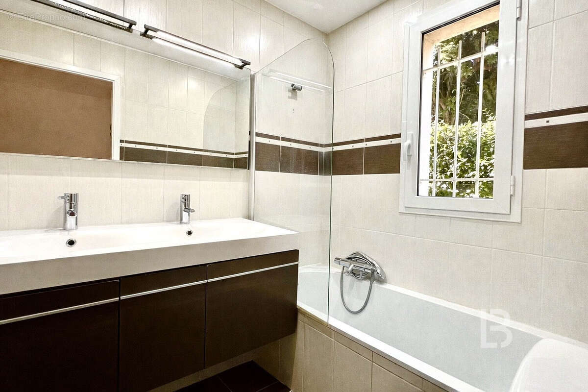 Appartement à MOUGINS