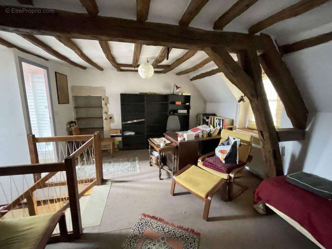 Maison à BELLOU-LE-TRICHARD