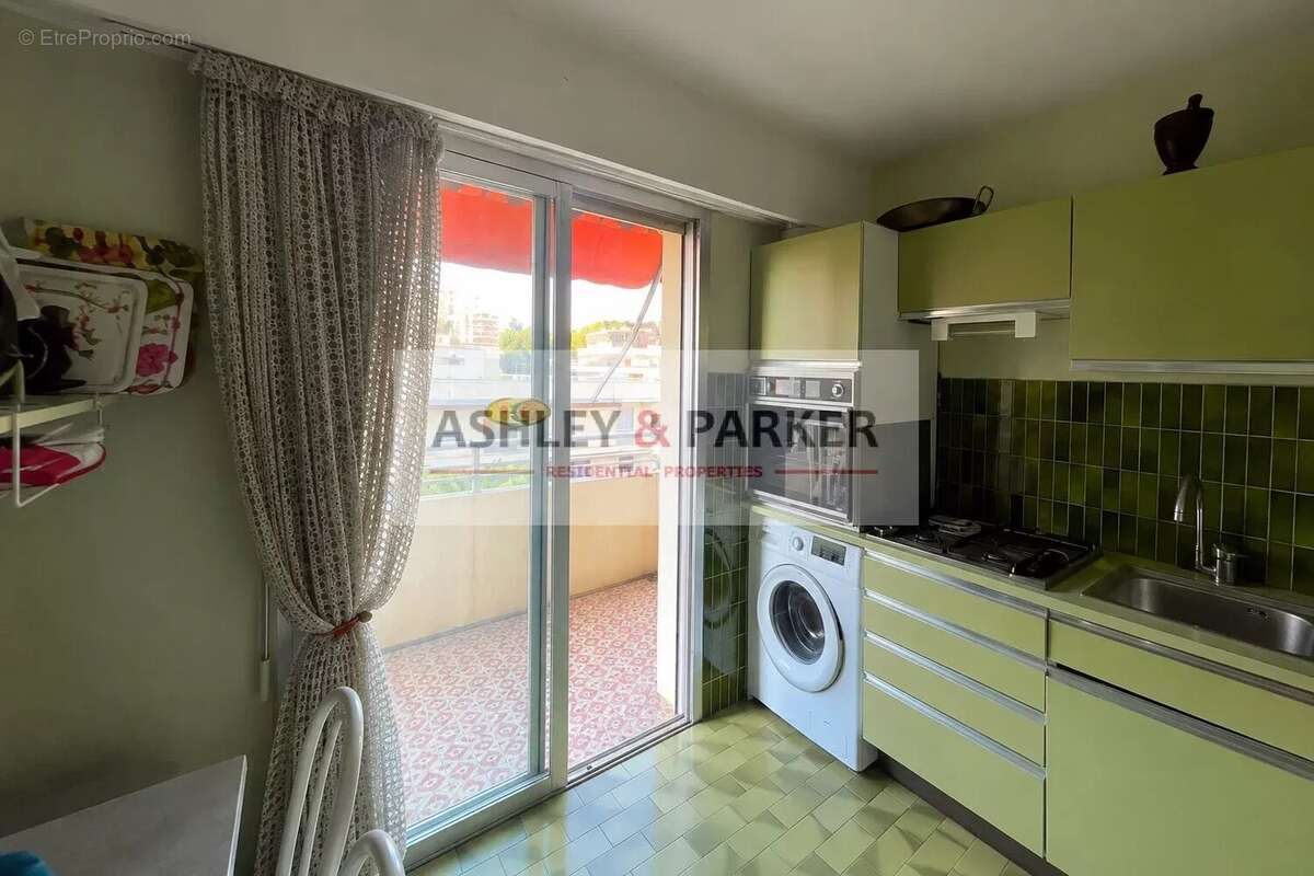 Appartement à SAINT-LAURENT-DU-VAR