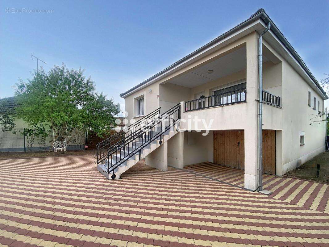 Maison 135 m² à Villemandeur  - photo 3