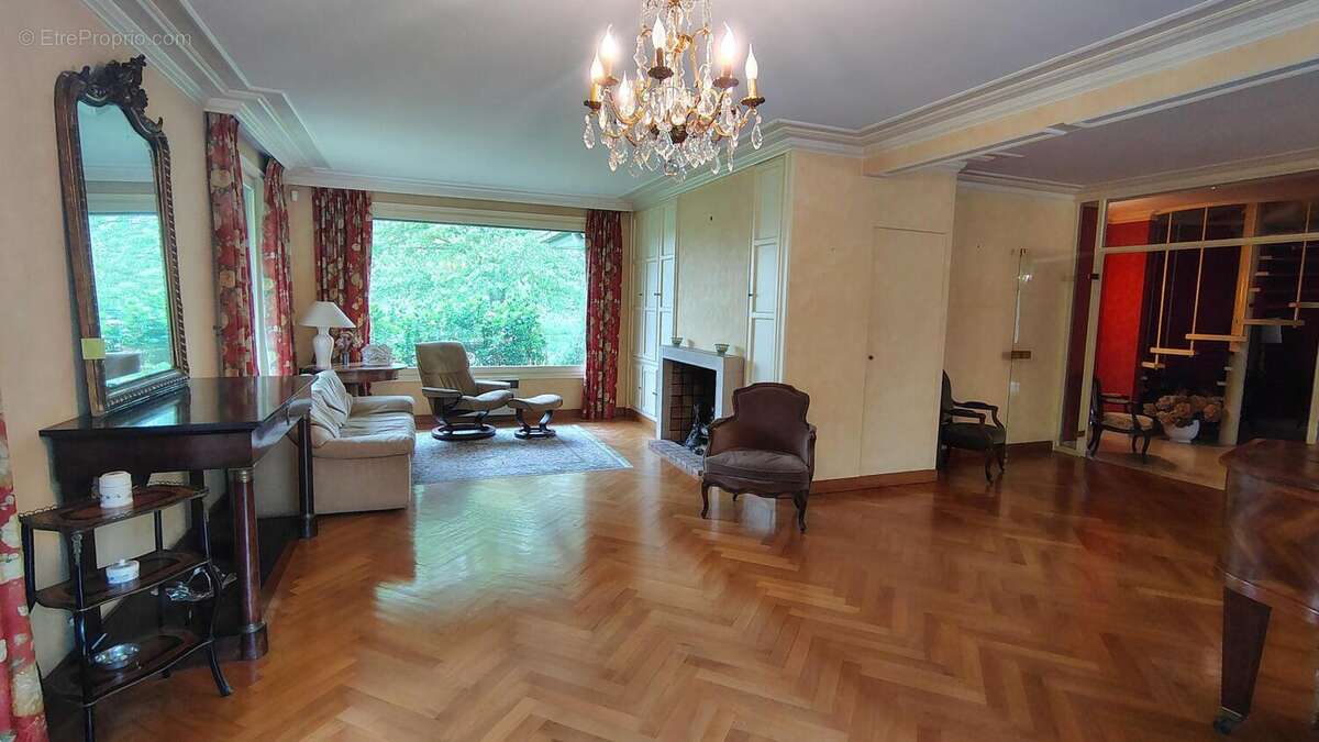 Maison 300 m² à Saint-Floris  - photo 4