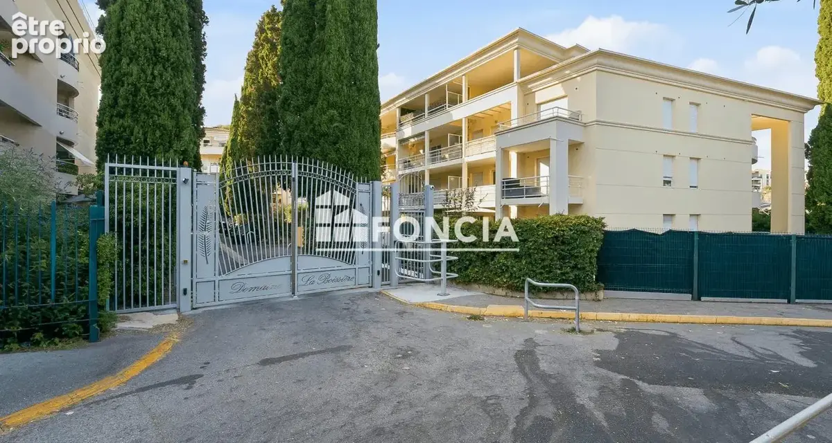 Cannes la bocca type 1 de 30m2 residence standing avec terrasse parking piscine - photo 2