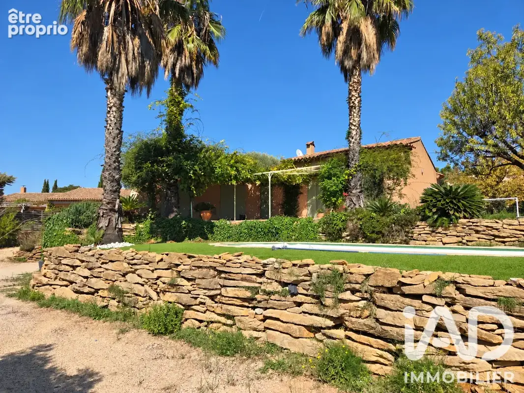 Photo 1 - Maison à LE CASTELLET