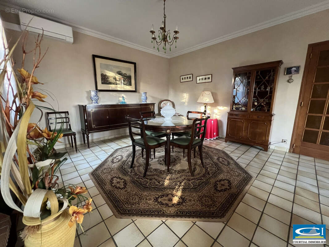 Maison à SAINT-JEAN-DE-MUZOLS