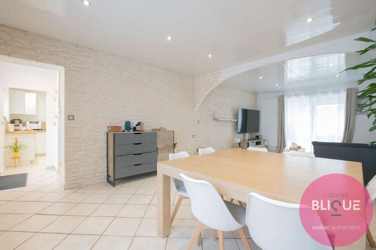 Maison à THEZEY-SAINT-MARTIN