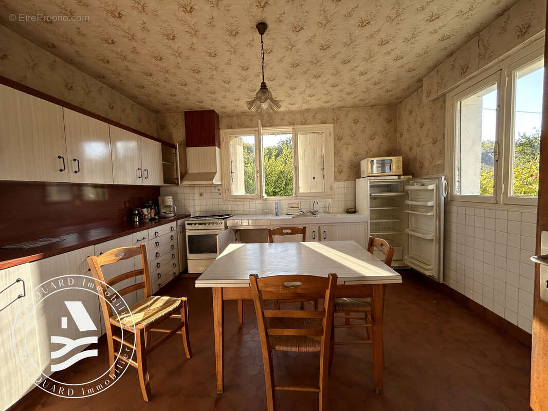 MAISON A RENOVER - Secteur recherché - bourg de Crac'h - photo 2
