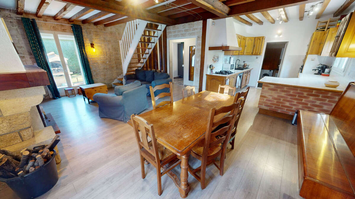 Maison à BELLENGREVILLE