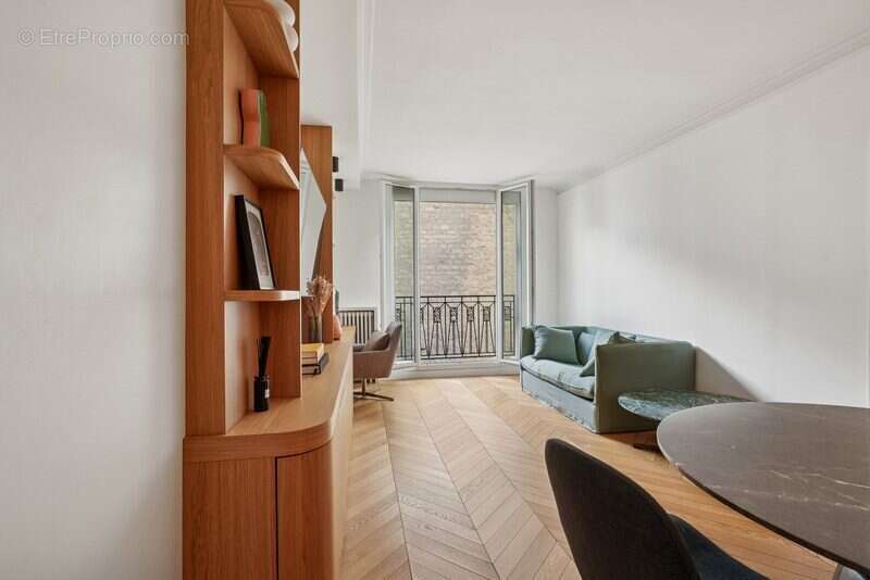 Appartement à PARIS-8E