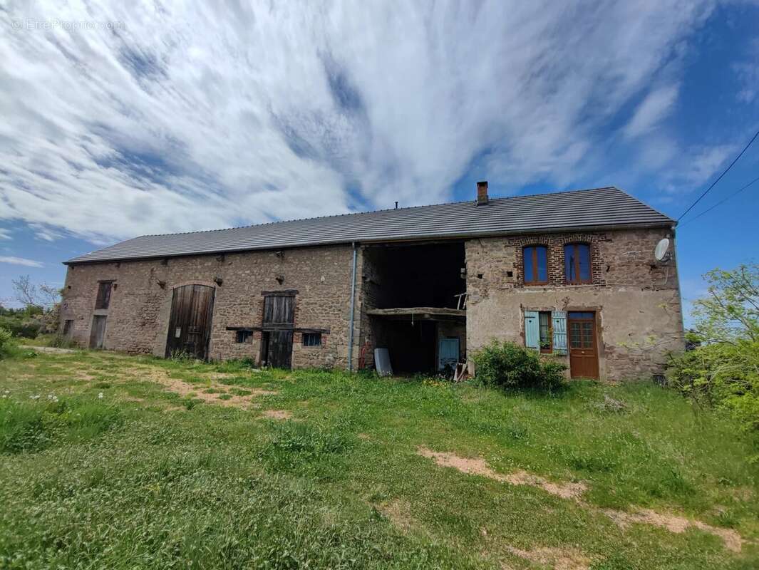 Maison à LA ROCHE-EN-BRENIL