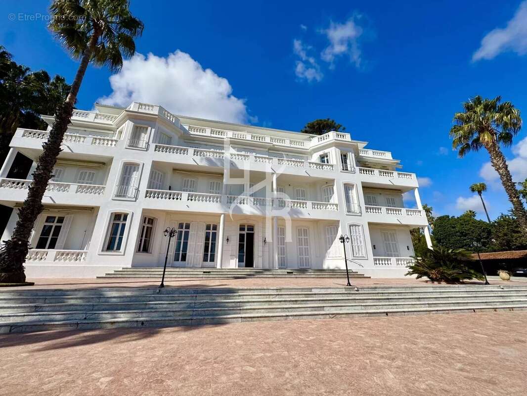 Appartement à VALLAURIS