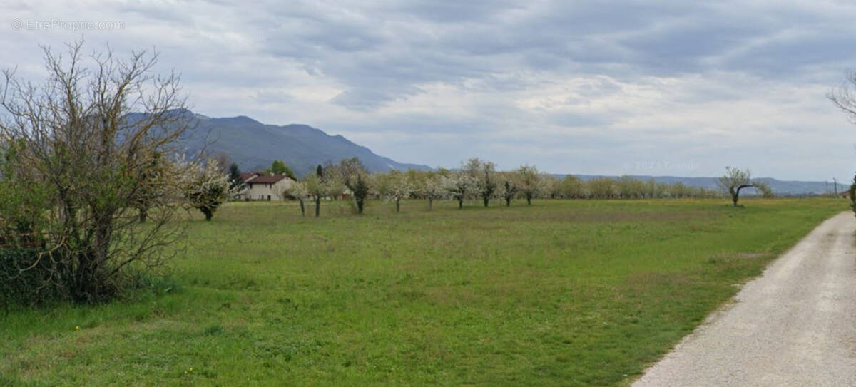 Terrain à SAINT-HILAIRE-DU-ROSIER