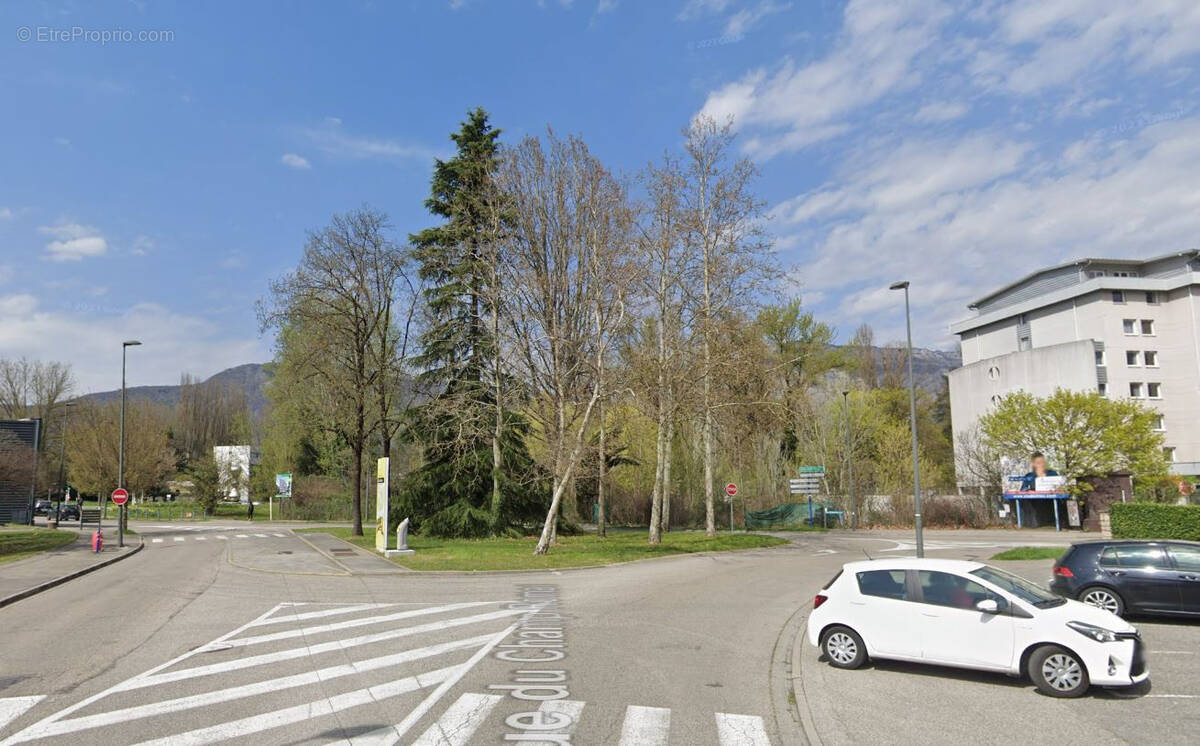 Parking à GIERES