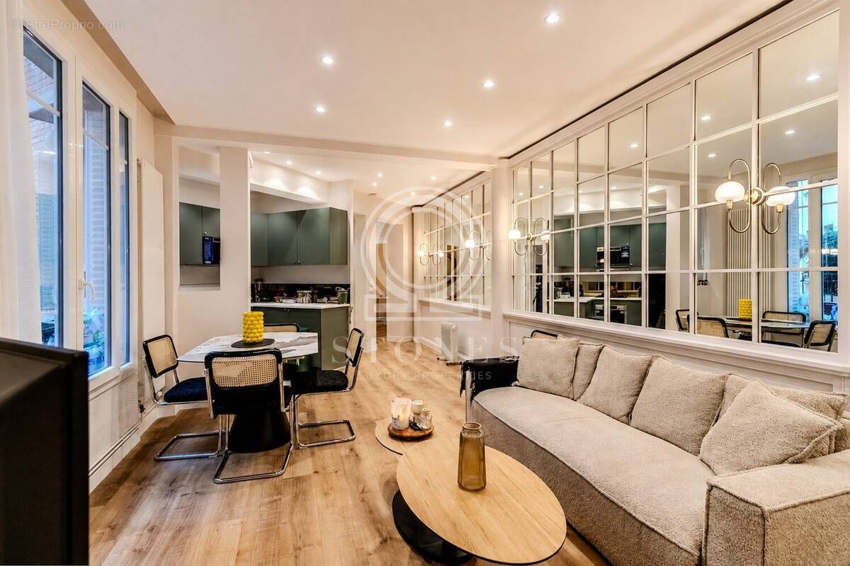 Appartement à PARIS-16E