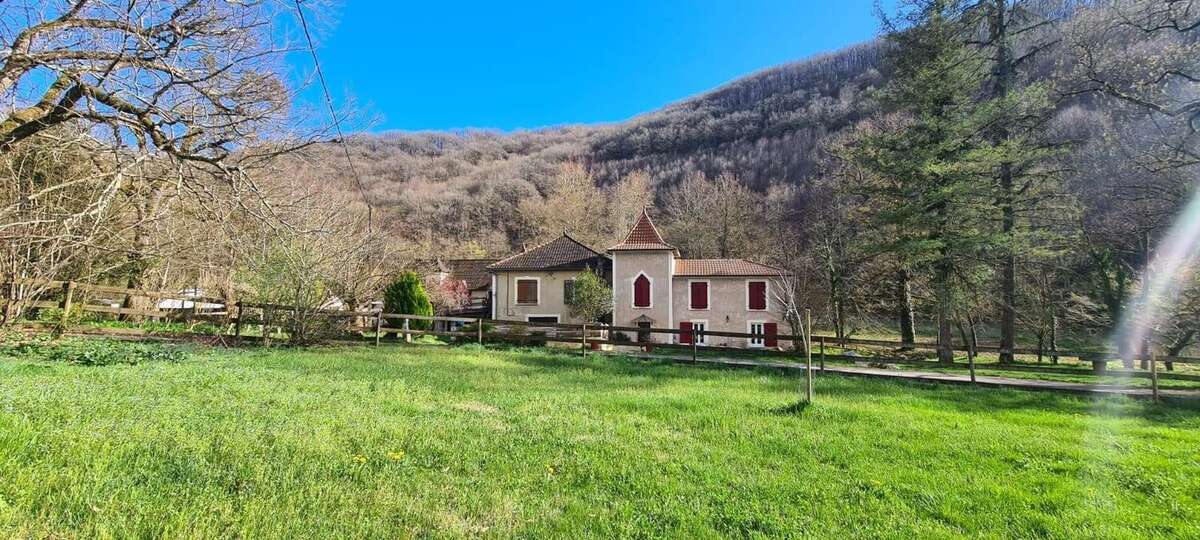 Ancien moulin de prestige à finir de restaurer : 3,5 ha avec ruisseau - photo 9