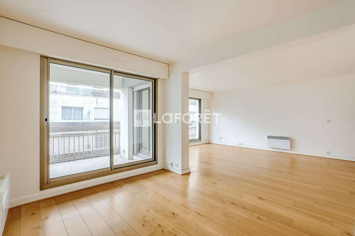 Appartement à PARIS-15E