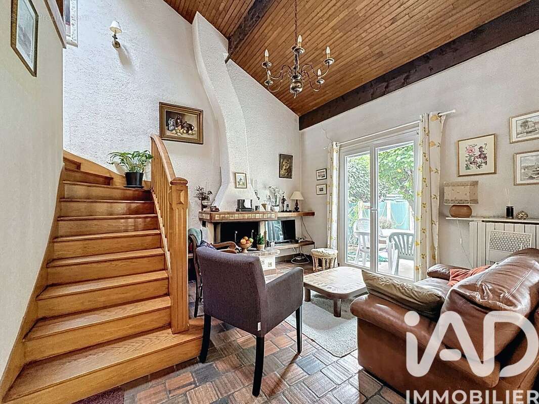 Photo 3 - Maison à LE MESNIL-LE-ROI