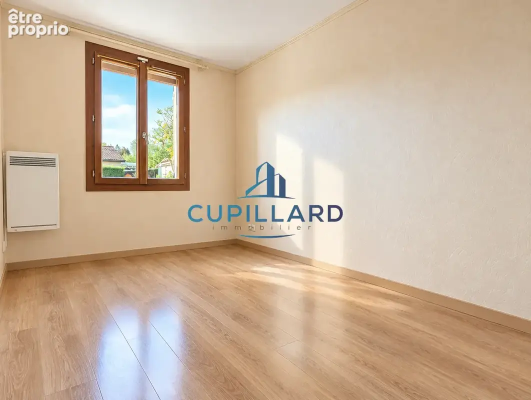 Maison de plain-pied avec jardin, véranda et dépendances à Villerest 42300 - photo 8