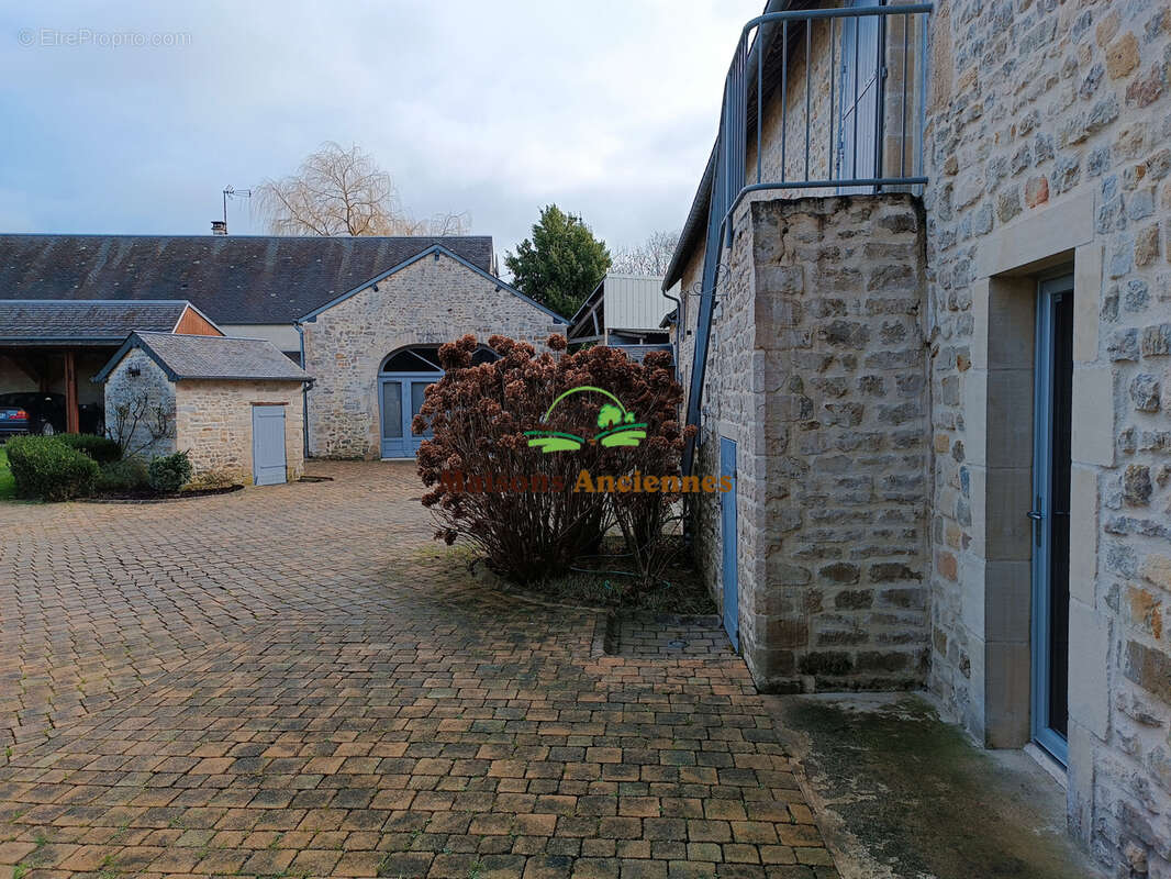 Entre caen et bayeux - maison ancienne 5 pp 192 m2, gîte40 m2, dependance et jardin - photo 4