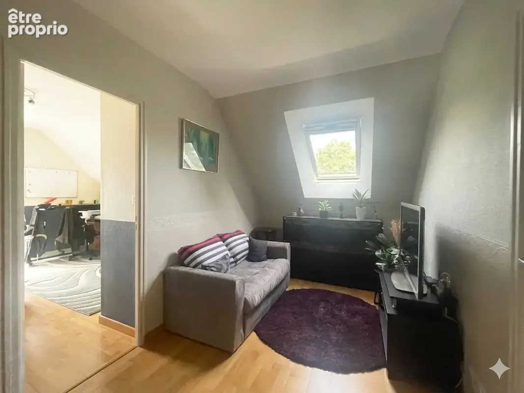 Très Beau pavillon familial , en impasse à LAVAL, proche commerces et transports - photo 7