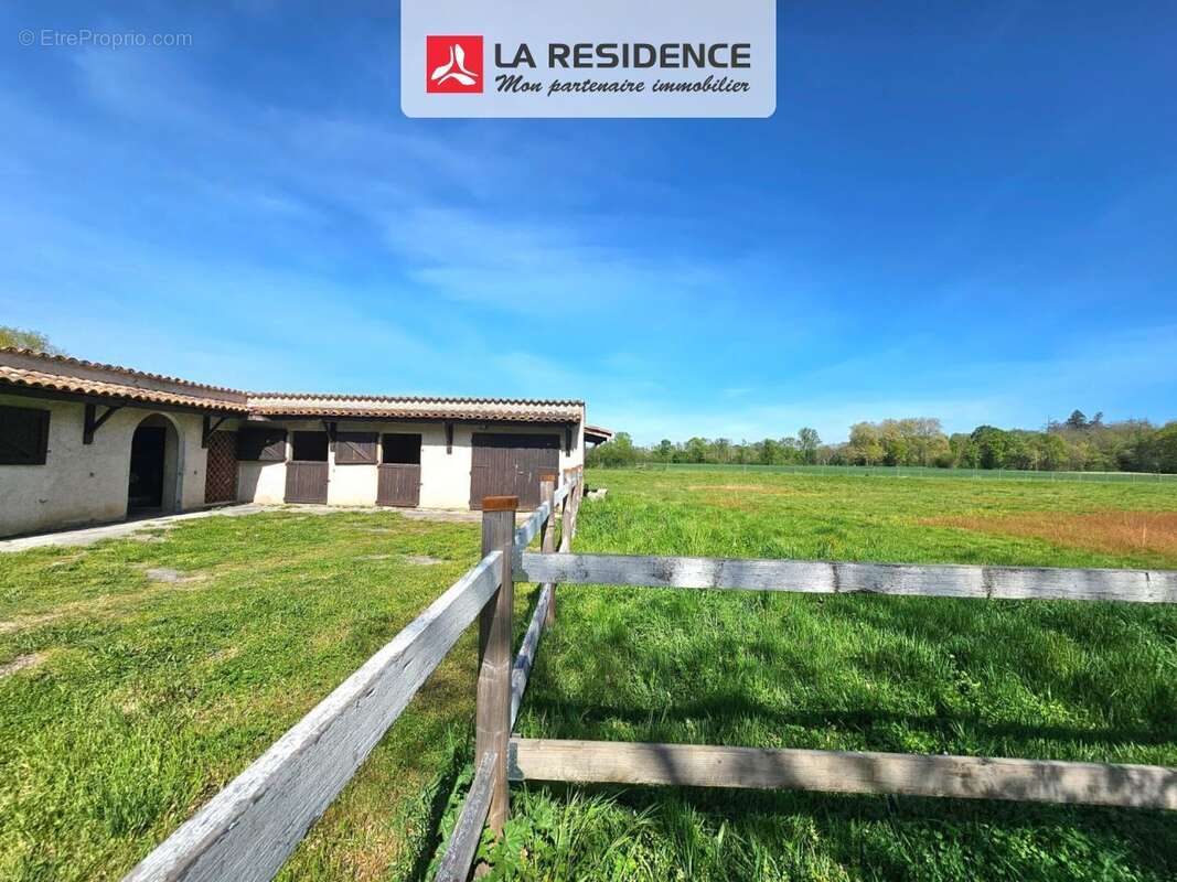 Maison 172 m² à Castres  - photo 4