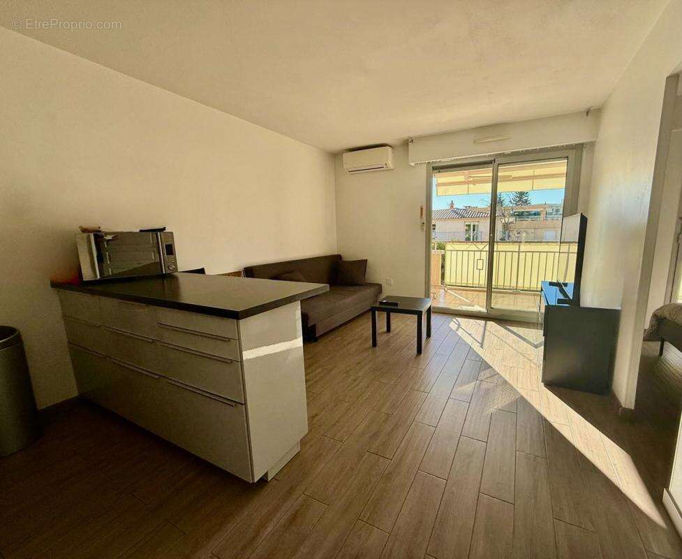 Appartement à SAINT-LAURENT-DU-VAR