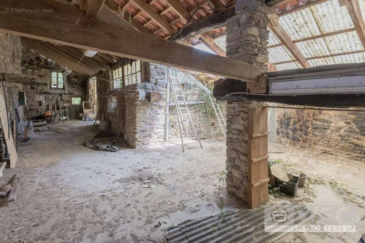 Ensemble de deux maisonnettes, grand atelier et hangar autour d’une cour intérieure - photo 14