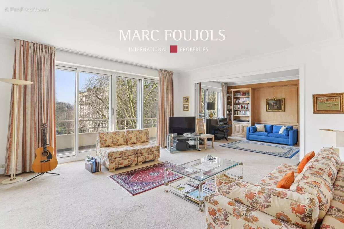 Appartement à PARIS-16E