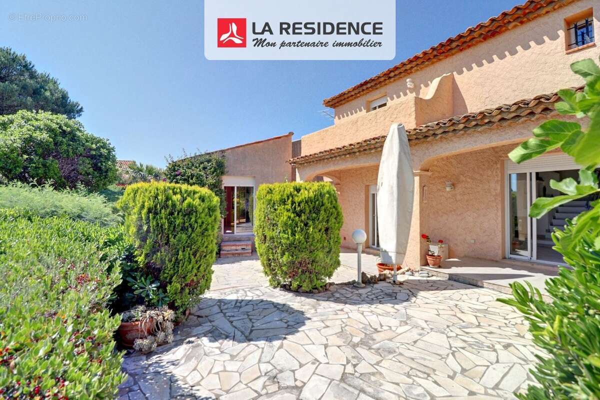 Maison à ROQUEBRUNE-SUR-ARGENS