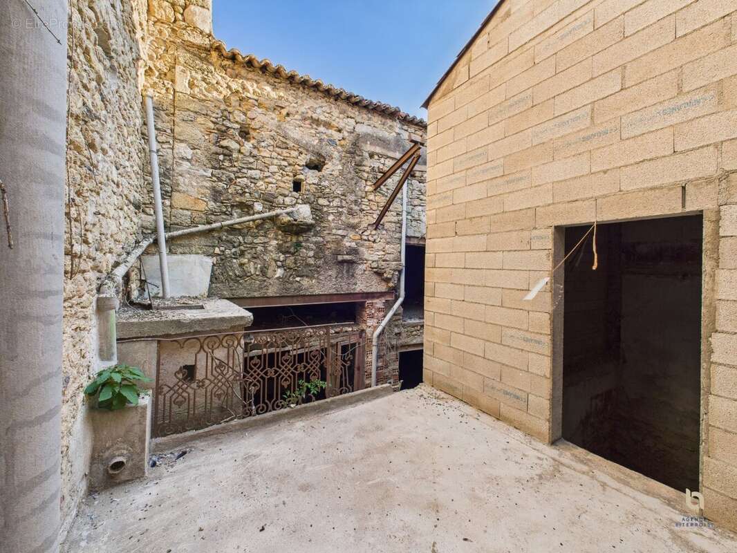 Maison à SAINT-GENIES-DE-FONTEDIT