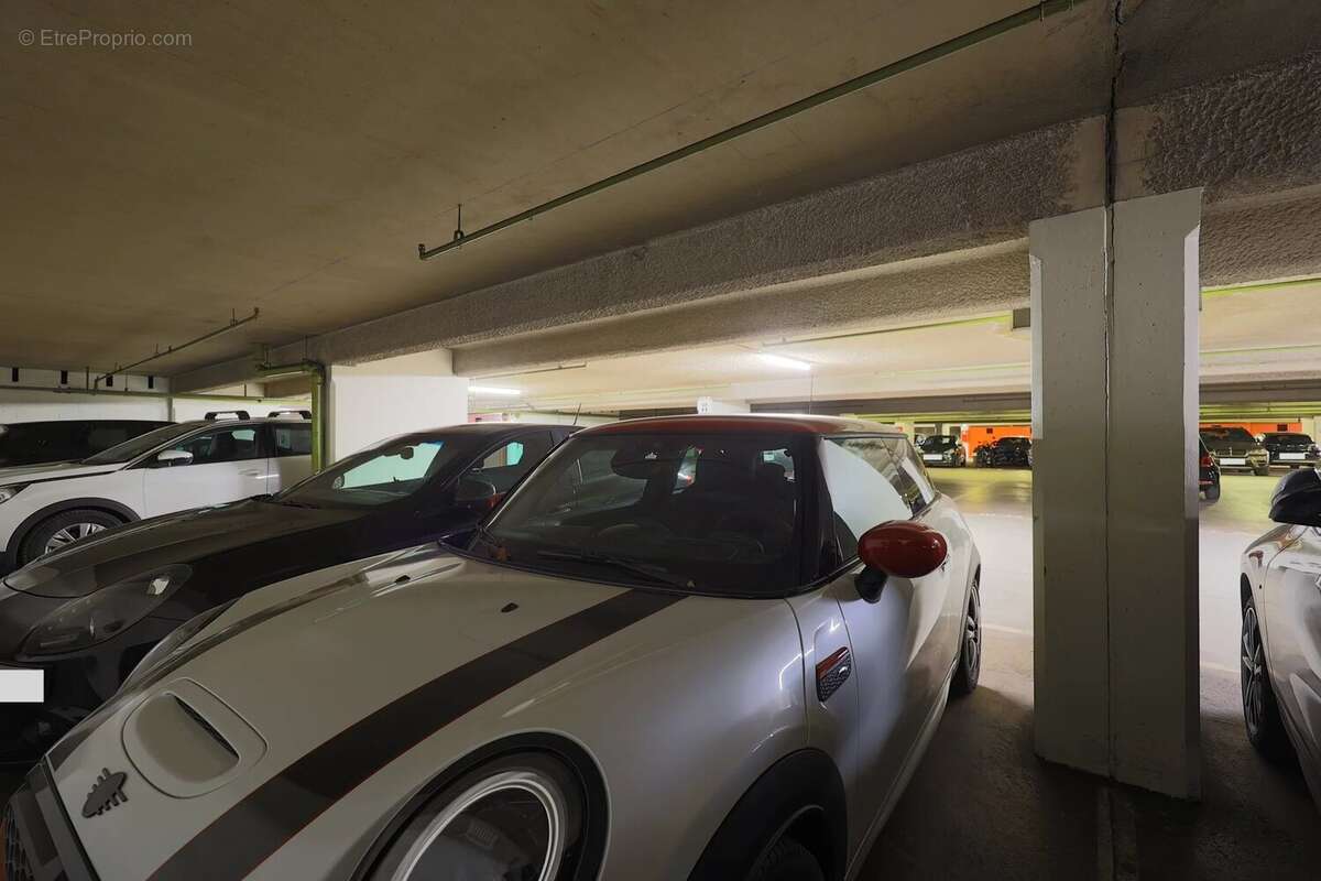 Parking à PARIS-3E