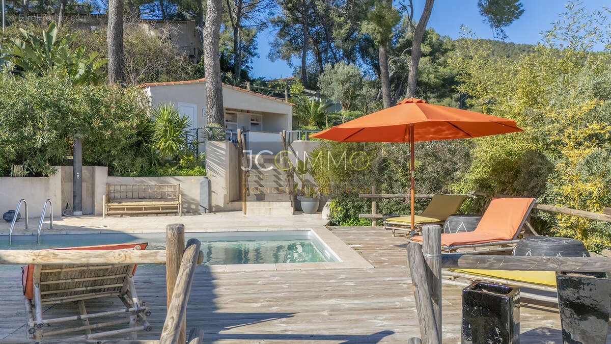 Maison à CARQUEIRANNE