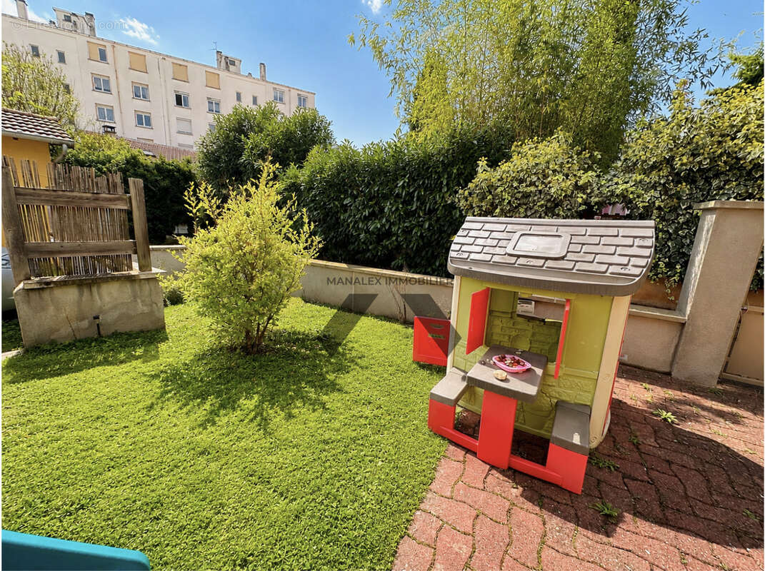 Appartement à LE COTEAU
