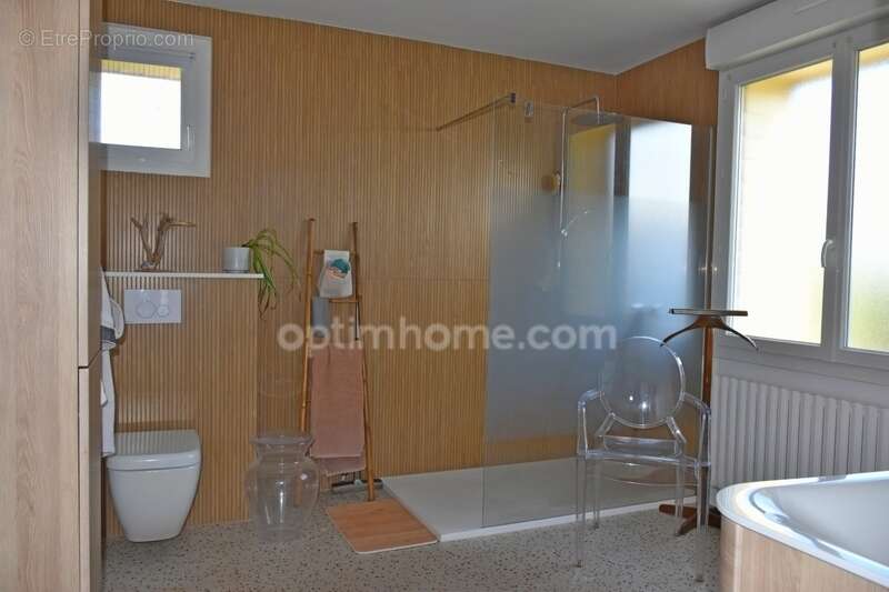 Maison familiale de plain-pied avec grande piscine intérieure, aux portes de la Gacilly - photo 10