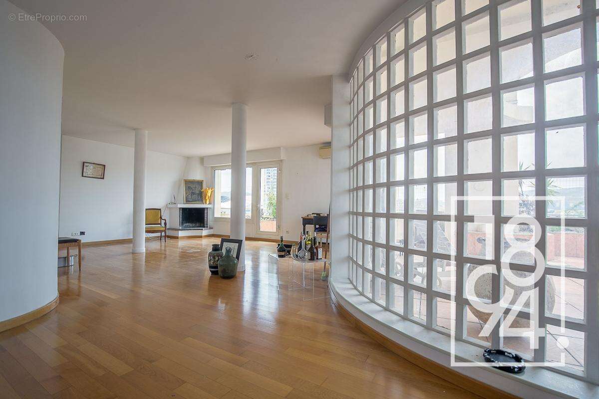 Appartement à MARSEILLE-8E