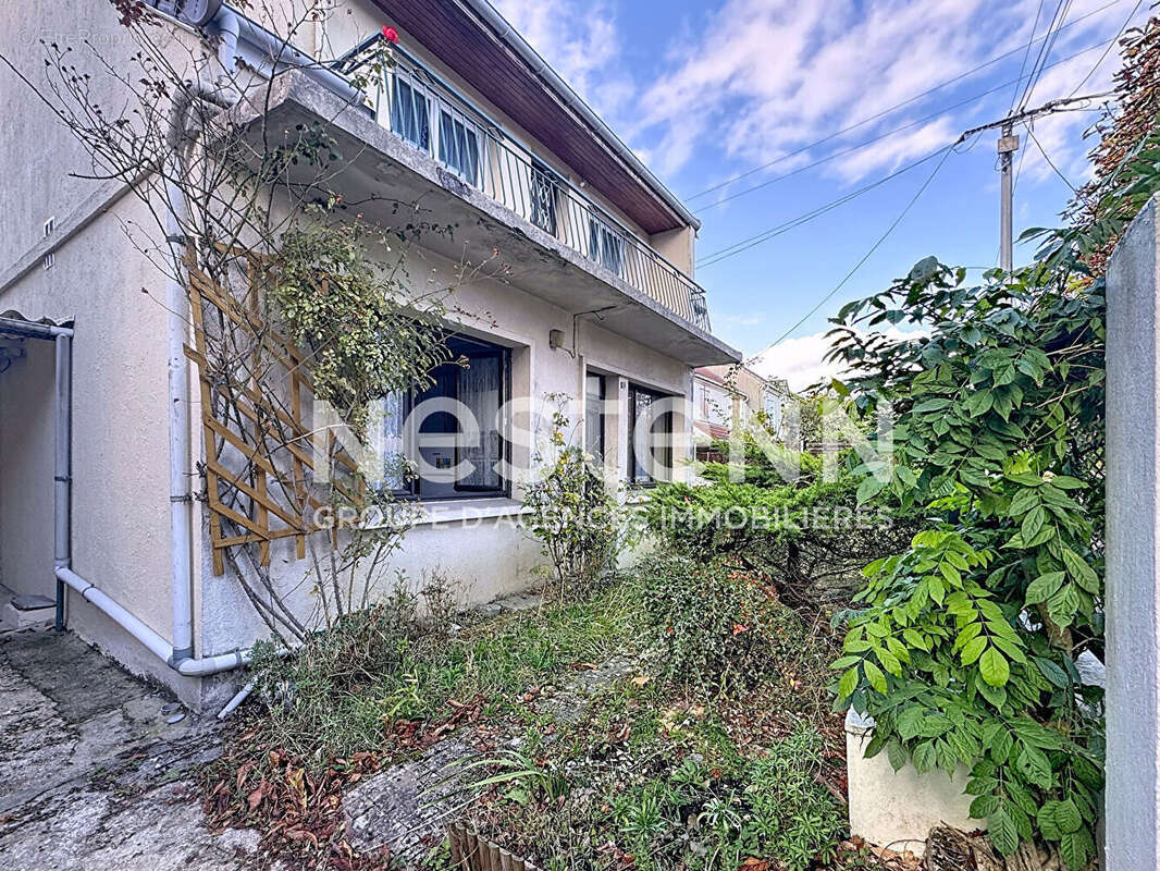 Maison à SAVIGNY-SUR-ORGE