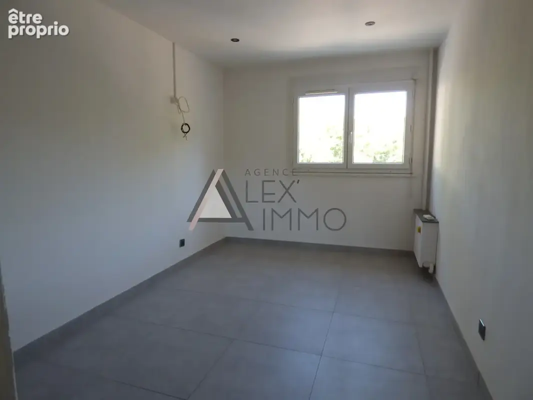 Appartement 5 pièces + plave privative - 102.44 m2 - Les Caillols 13011 Marseille - 245 000 €* - photo 7