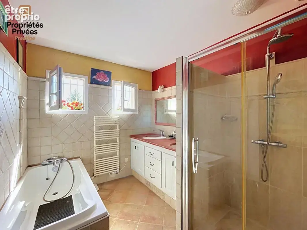 Pourrières - 2 habitations, 207 m², piscine, garage, terrain 4 000 m² - photo 15