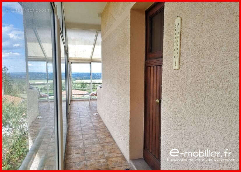 Maison à SAINT-CYR-DE-FAVIERES