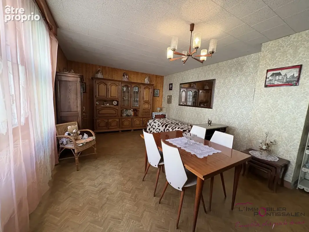 Frasne : maison individuelle offrant de beaux volumes, fort potentiel, garage - photo 7