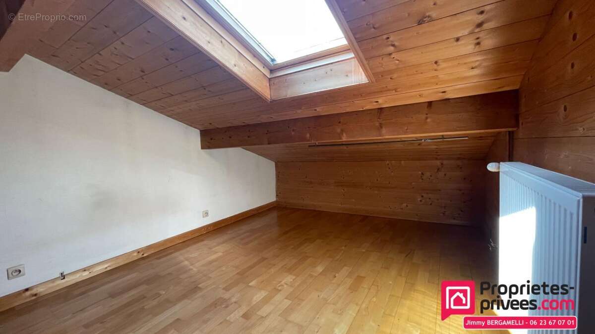 Passy - Maison duplex de plus de 210 m² utiles avec grande terrasse et appartement indépendant à revenus locatifs - photo 12
